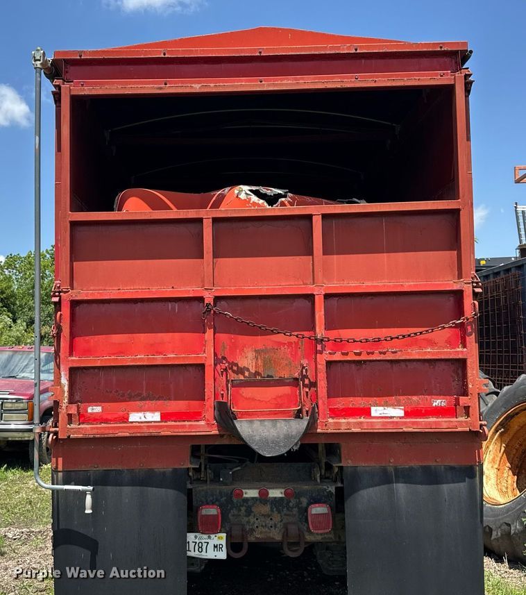 image for item DI9075 1983 Mack R600 grain truck