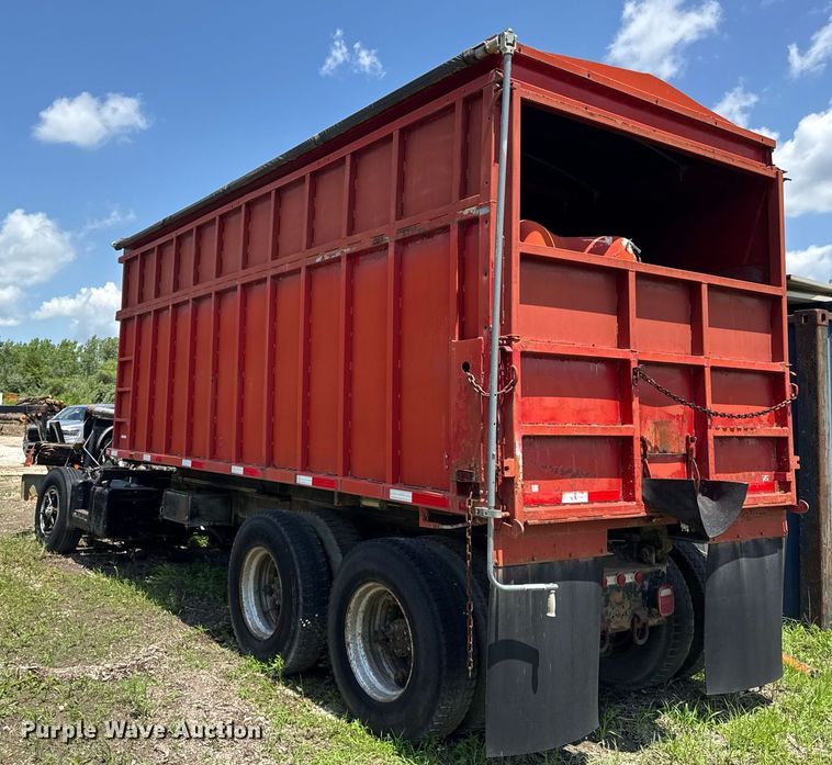 image for item DI9075 1983 Mack R600 grain truck
