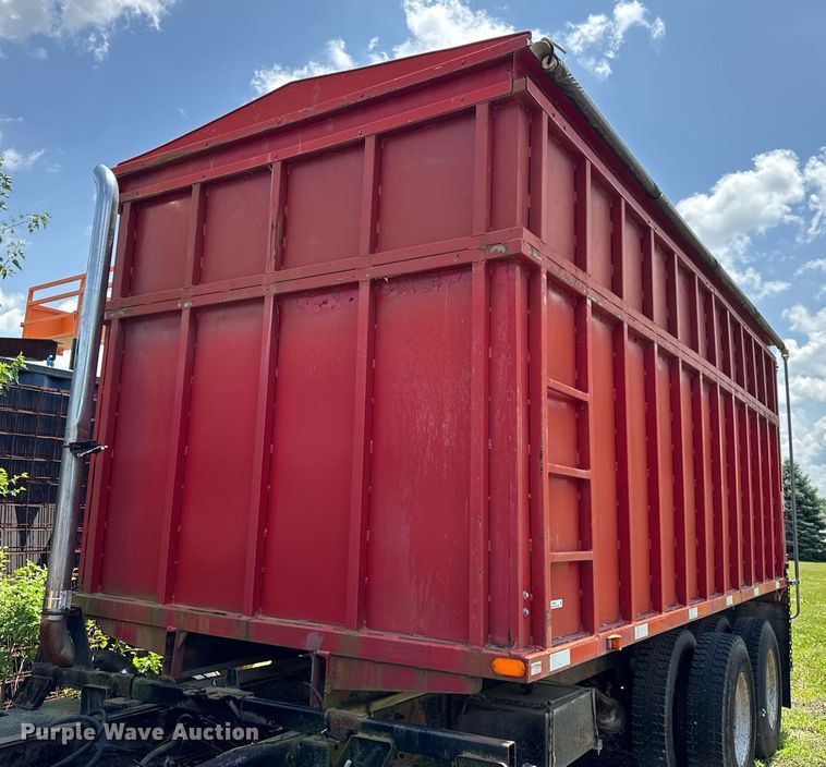 image for item DI9075 1983 Mack R600 grain truck