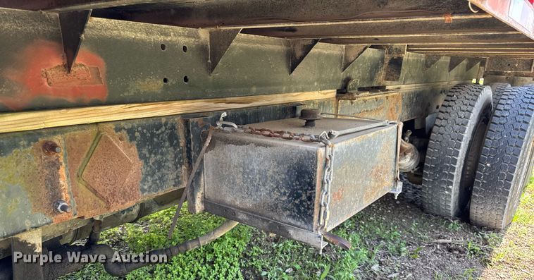 image for item DI9075 1983 Mack R600 grain truck