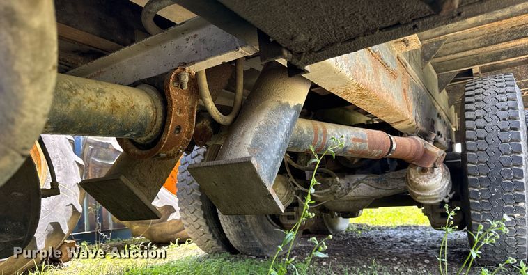 image for item DI9075 1983 Mack R600 grain truck