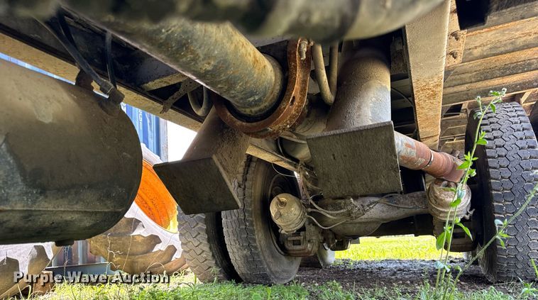 image for item DI9075 1983 Mack R600 grain truck