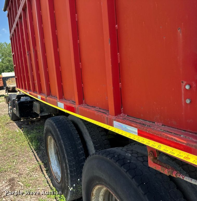 image for item DI9075 1983 Mack R600 grain truck