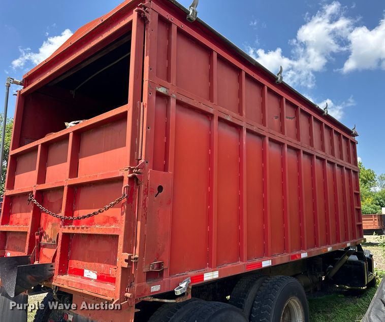 image for item DI9075 1983 Mack R600 grain truck