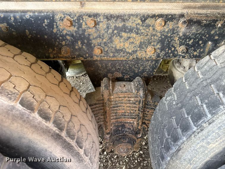 image for item DI9075 1983 Mack R600 grain truck