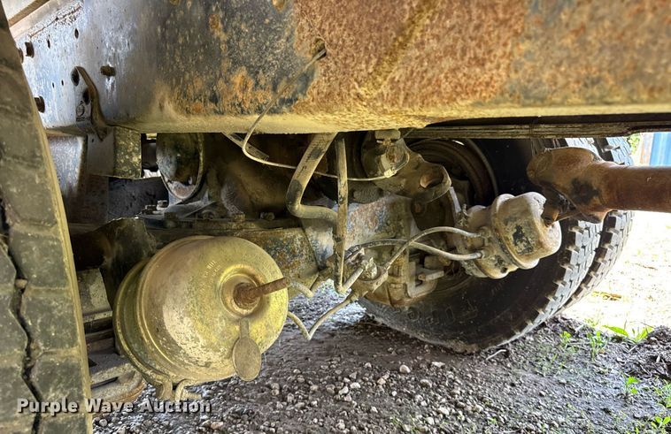 image for item DI9075 1983 Mack R600 grain truck