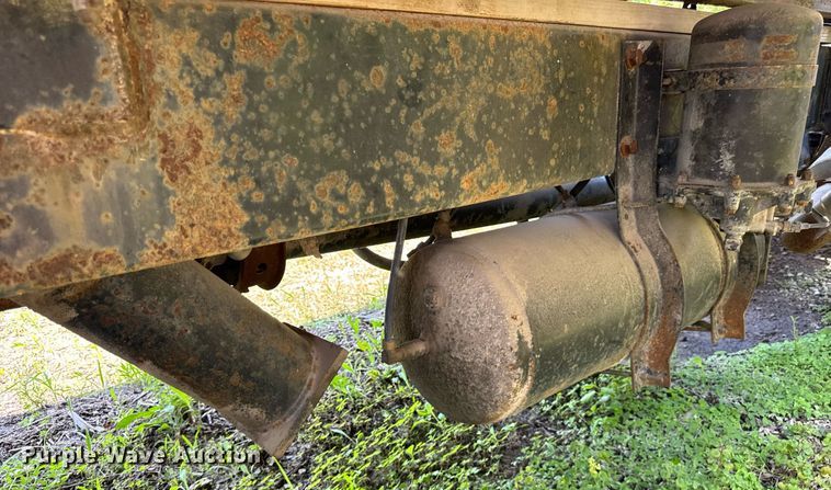 image for item DI9075 1983 Mack R600 grain truck