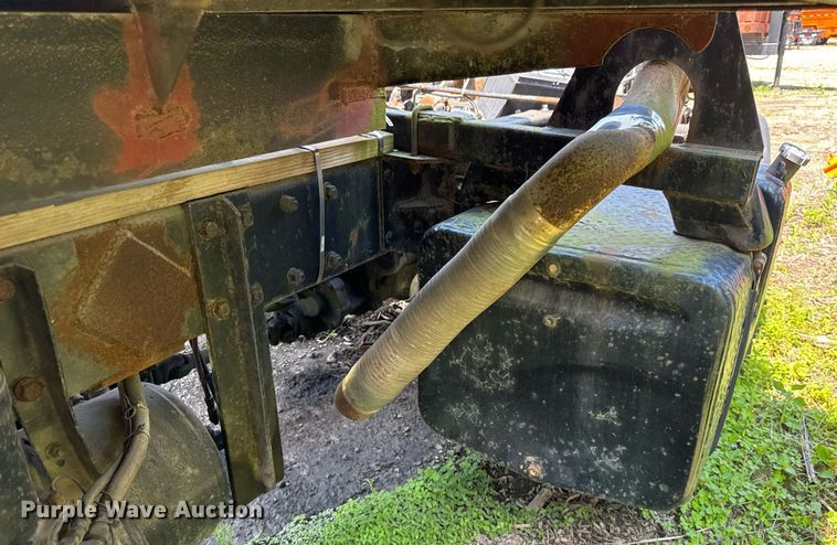 image for item DI9075 1983 Mack R600 grain truck