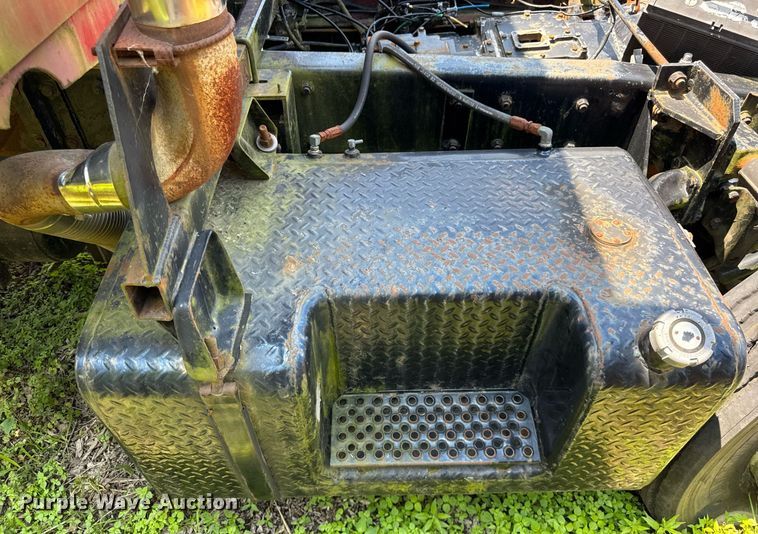 image for item DI9075 1983 Mack R600 grain truck