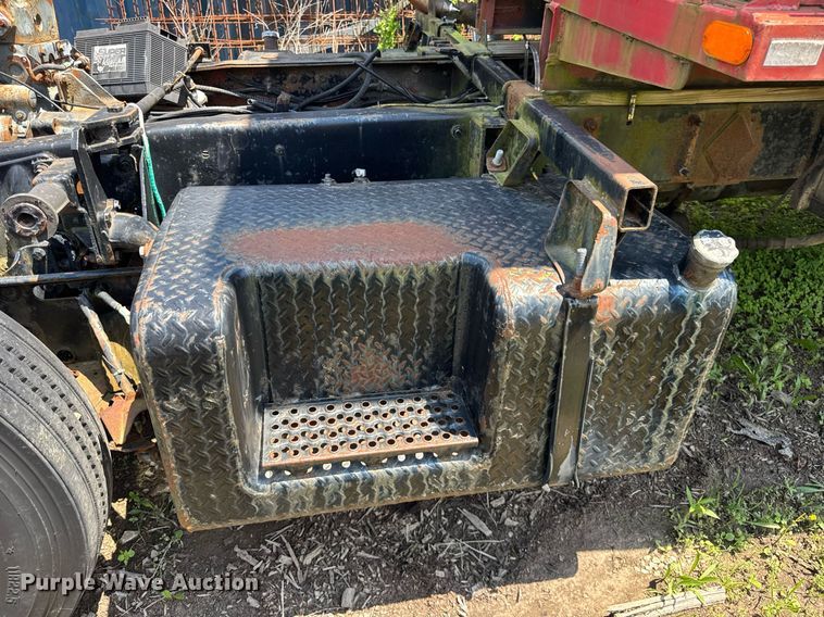 image for item DI9075 1983 Mack R600 grain truck