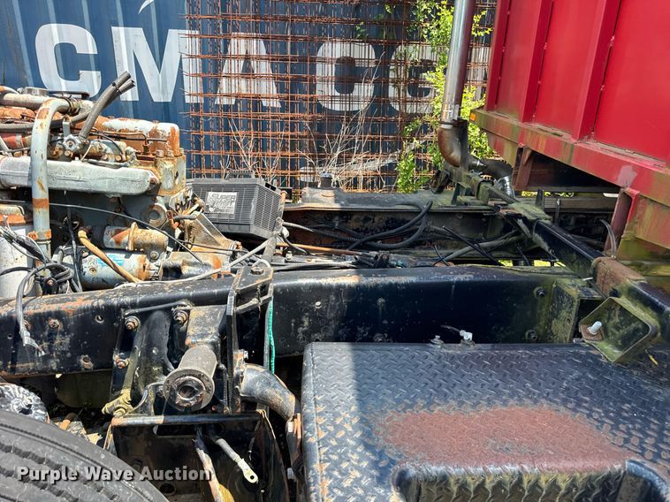 image for item DI9075 1983 Mack R600 grain truck