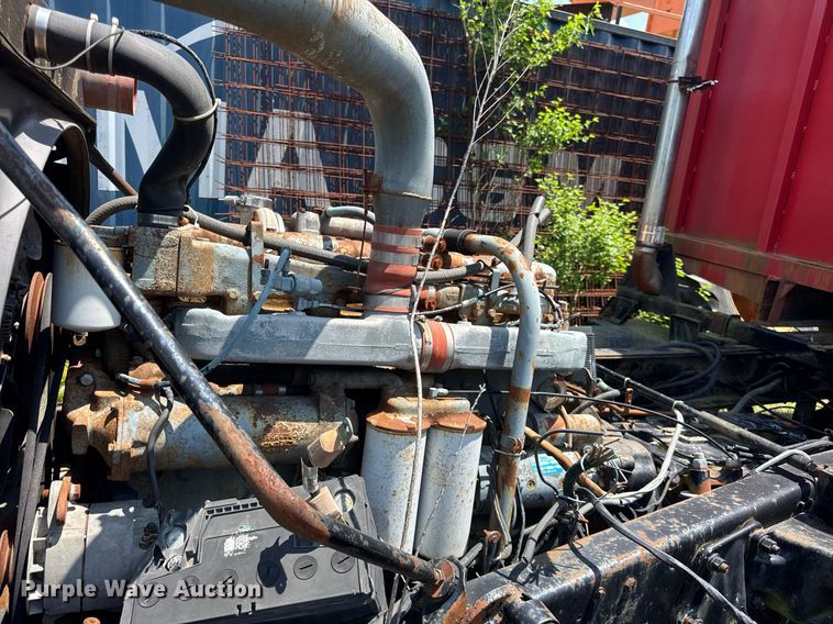 image for item DI9075 1983 Mack R600 grain truck