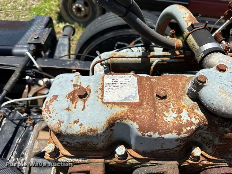 image for item DI9075 1983 Mack R600 grain truck