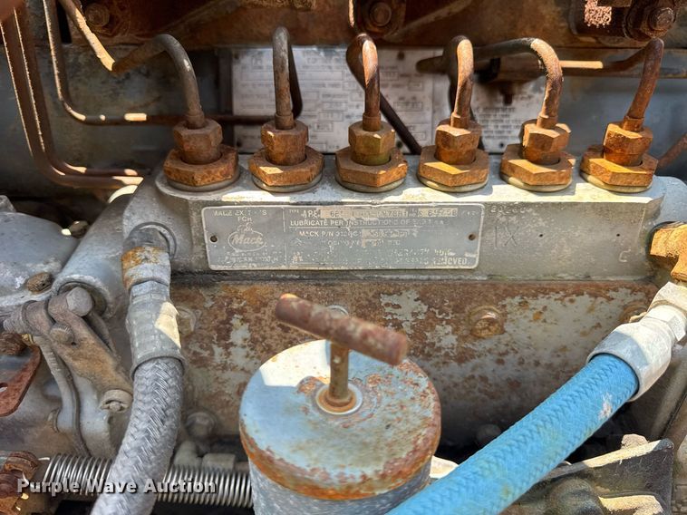 image for item DI9075 1983 Mack R600 grain truck