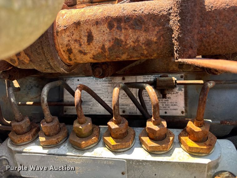 image for item DI9075 1983 Mack R600 grain truck