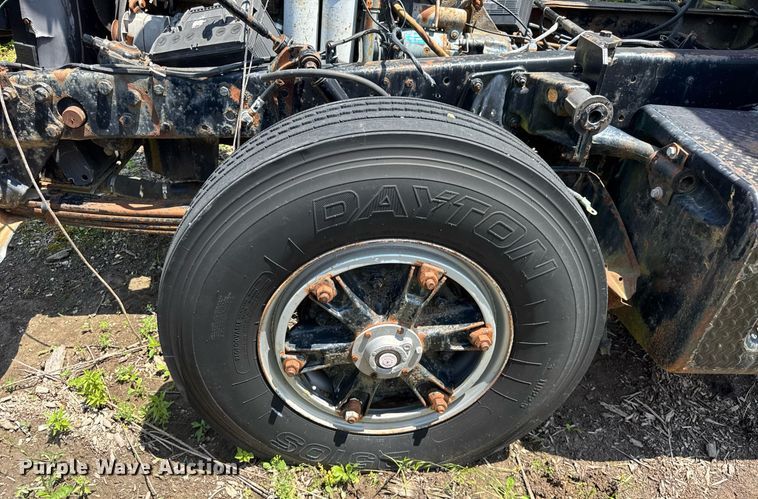 image for item DI9075 1983 Mack R600 grain truck