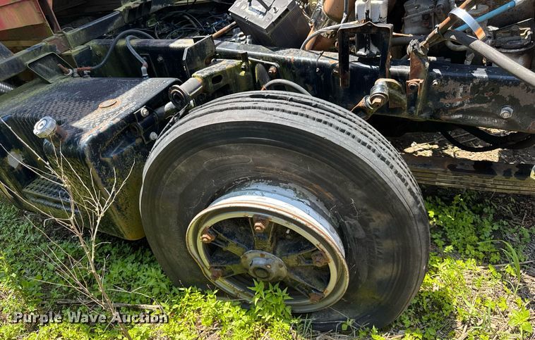 image for item DI9075 1983 Mack R600 grain truck