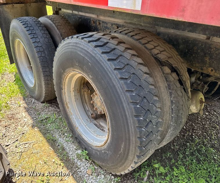 image for item DI9075 1983 Mack R600 grain truck