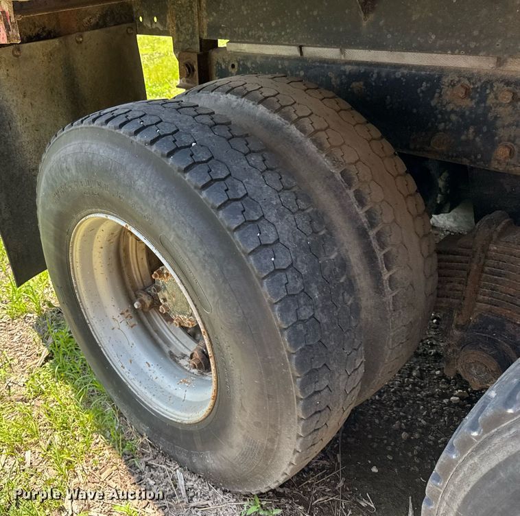 image for item DI9075 1983 Mack R600 grain truck