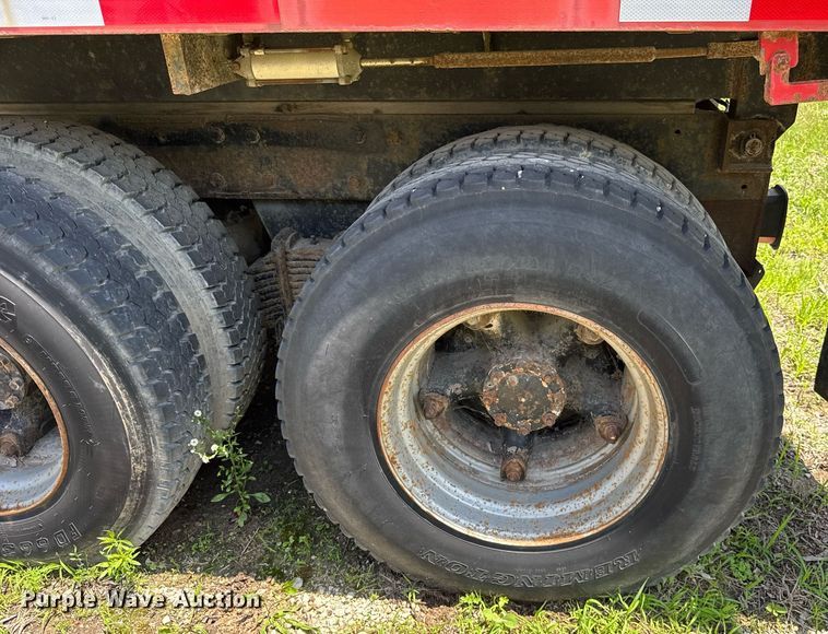 image for item DI9075 1983 Mack R600 grain truck