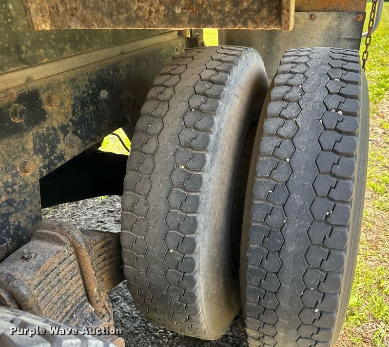 image for item DI9075 1983 Mack R600 grain truck