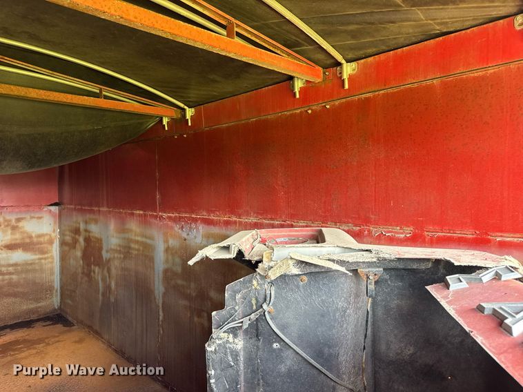 image for item DI9075 1983 Mack R600 grain truck