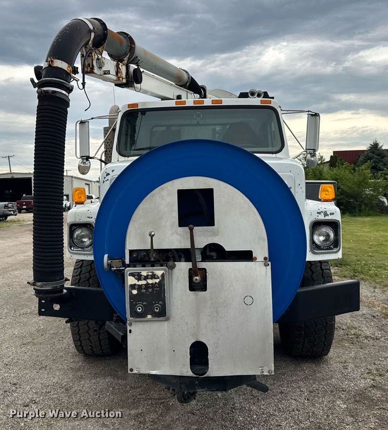 image for item DI9079 1999 International 2674 sewer rodder truck