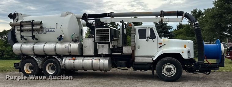 image for item DI9079 1999 International 2674 sewer rodder truck