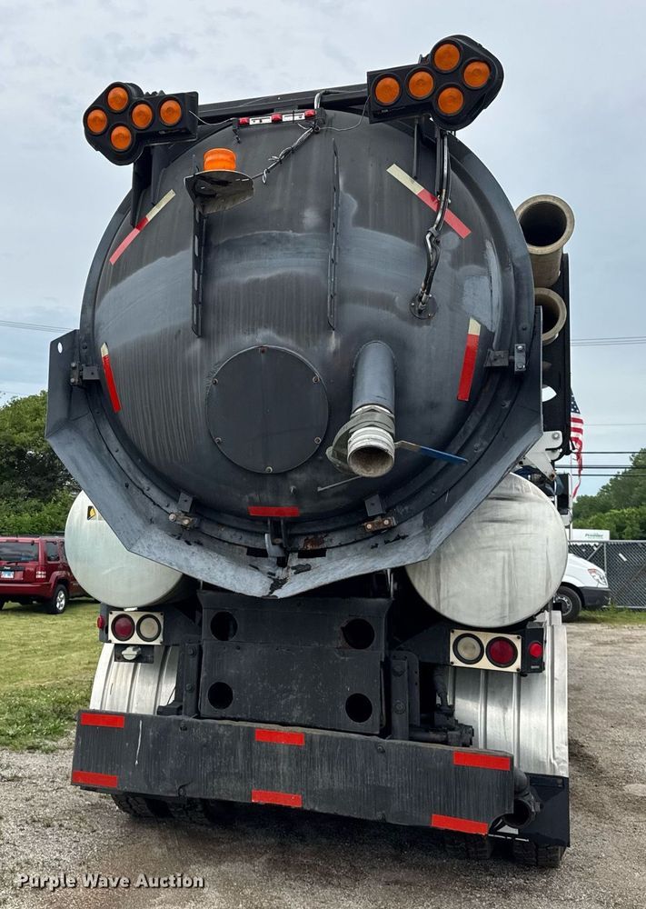 image for item DI9079 1999 International 2674 sewer rodder truck