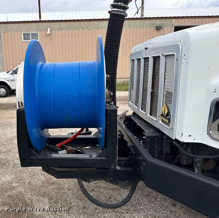 image for item DI9079 1999 International 2674 sewer rodder truck