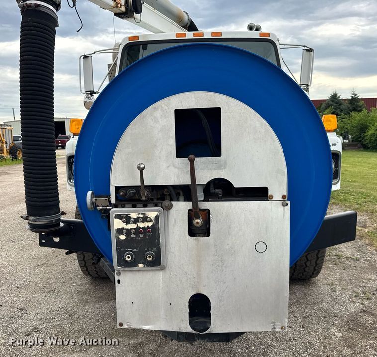 image for item DI9079 1999 International 2674 sewer rodder truck