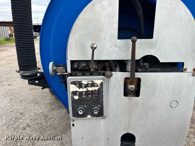 image for item DI9079 1999 International 2674 sewer rodder truck