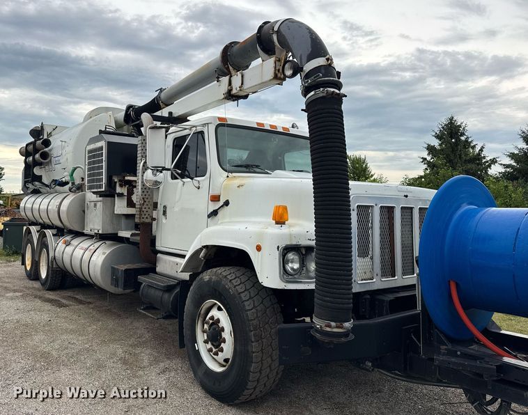 image for item DI9079 1999 International 2674 sewer rodder truck