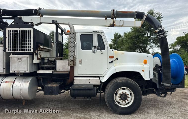 image for item DI9079 1999 International 2674 sewer rodder truck