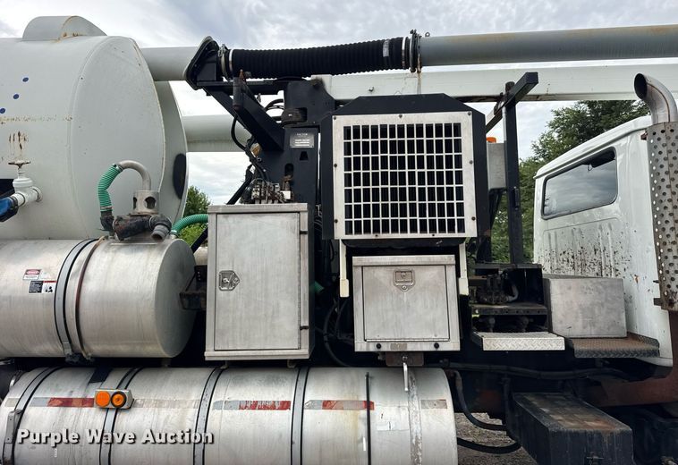 image for item DI9079 1999 International 2674 sewer rodder truck