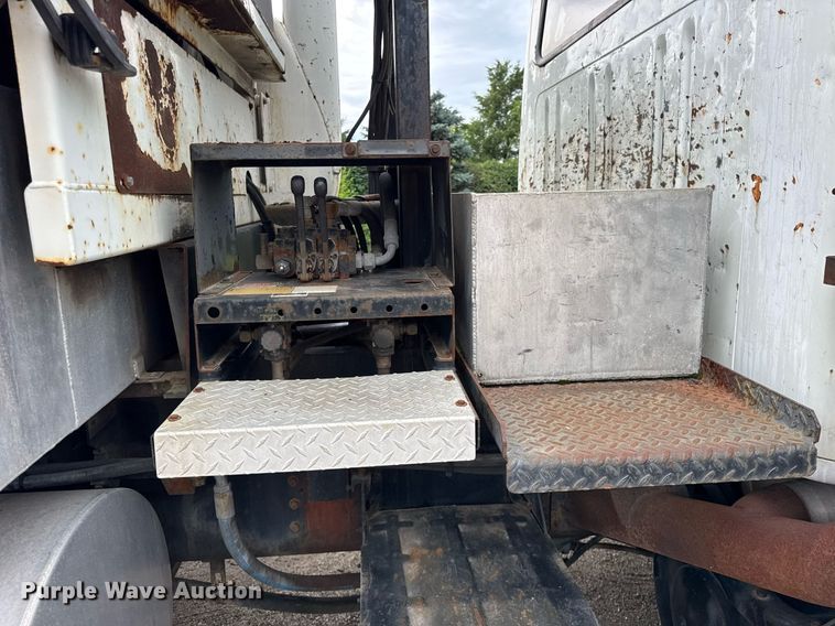 image for item DI9079 1999 International 2674 sewer rodder truck
