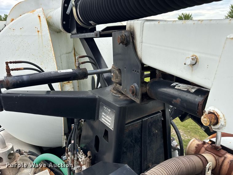 image for item DI9079 1999 International 2674 sewer rodder truck