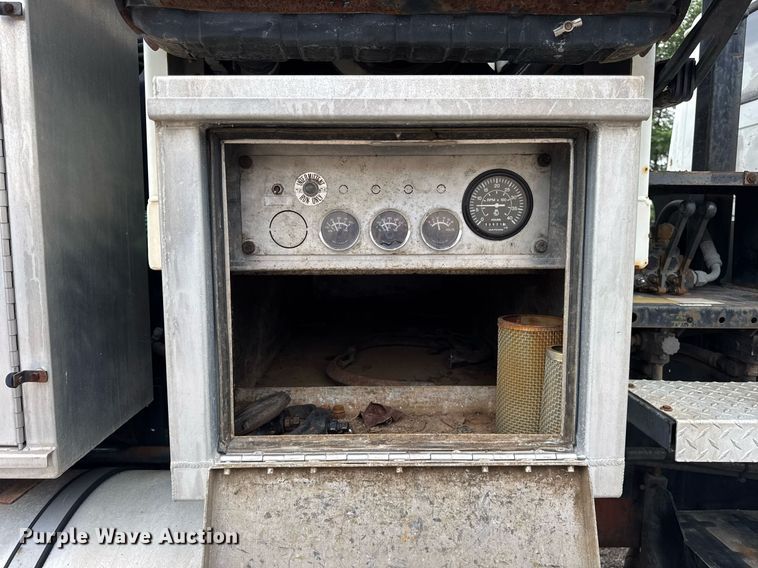 image for item DI9079 1999 International 2674 sewer rodder truck