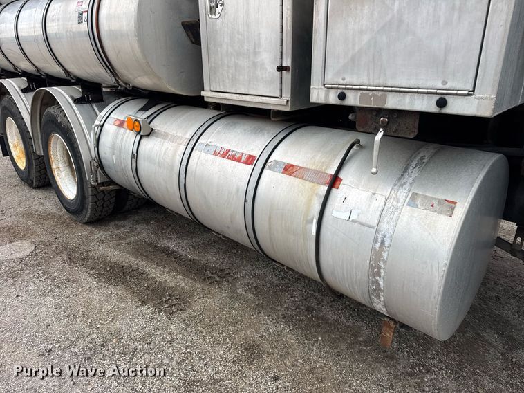 image for item DI9079 1999 International 2674 sewer rodder truck