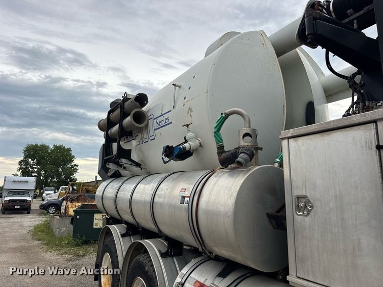 image for item DI9079 1999 International 2674 sewer rodder truck