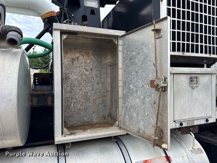 image for item DI9079 1999 International 2674 sewer rodder truck