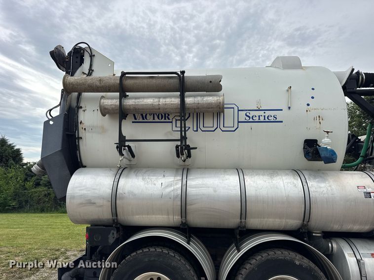 image for item DI9079 1999 International 2674 sewer rodder truck