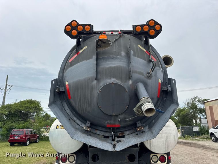 image for item DI9079 1999 International 2674 sewer rodder truck