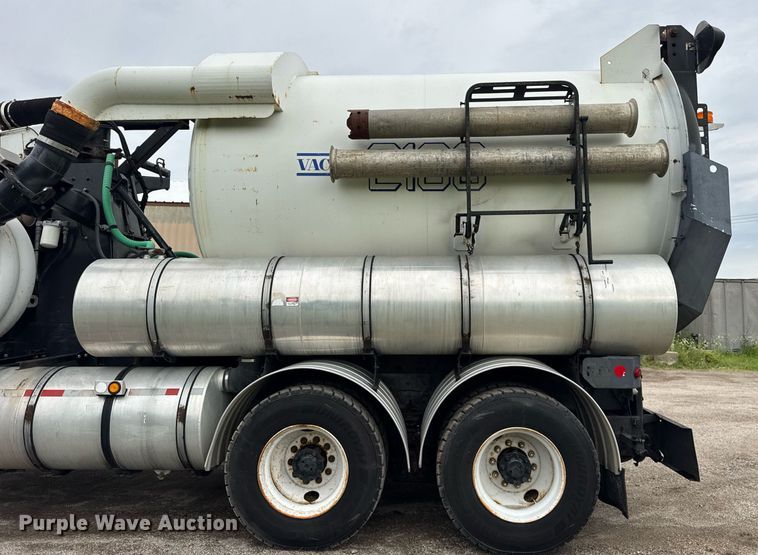 image for item DI9079 1999 International 2674 sewer rodder truck