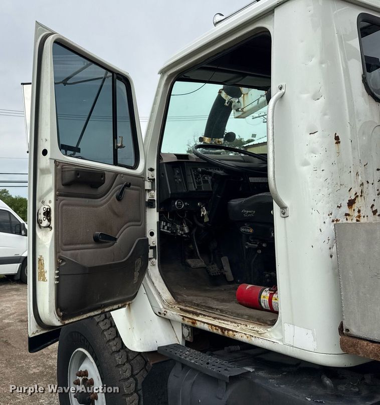 image for item DI9079 1999 International 2674 sewer rodder truck