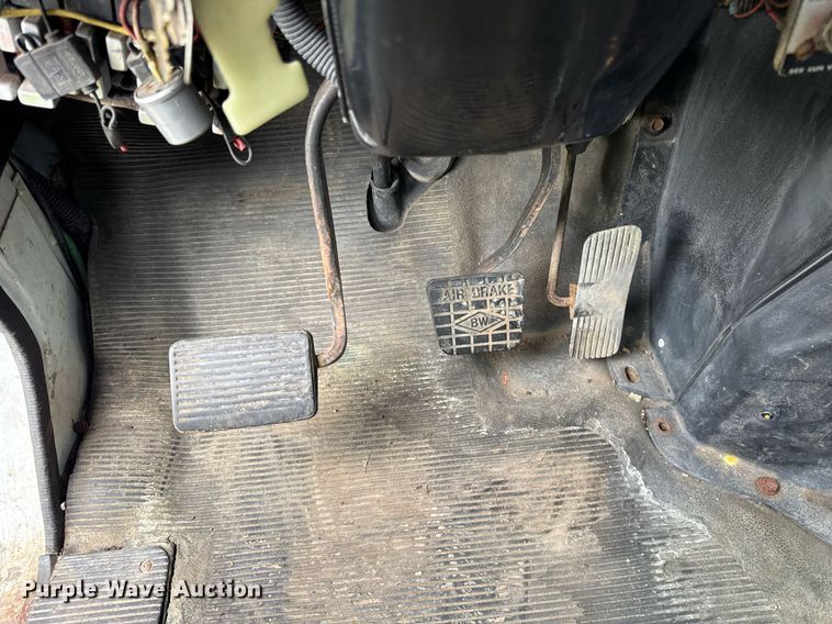 image for item DI9079 1999 International 2674 sewer rodder truck