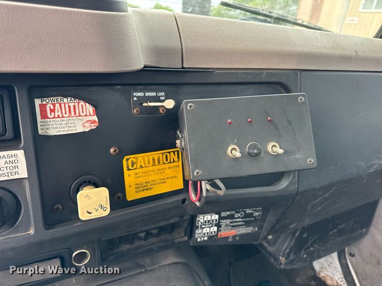 image for item DI9079 1999 International 2674 sewer rodder truck