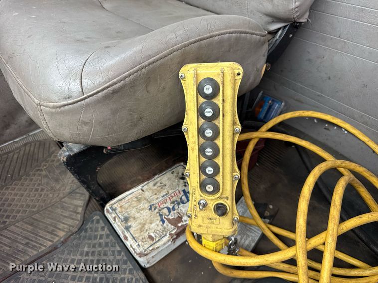 image for item DI9079 1999 International 2674 sewer rodder truck