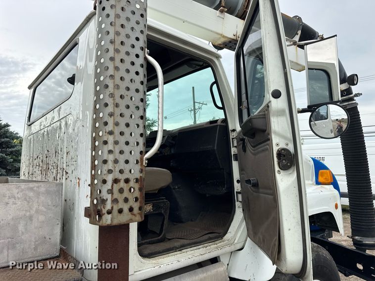 image for item DI9079 1999 International 2674 sewer rodder truck