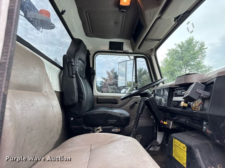 image for item DI9079 1999 International 2674 sewer rodder truck